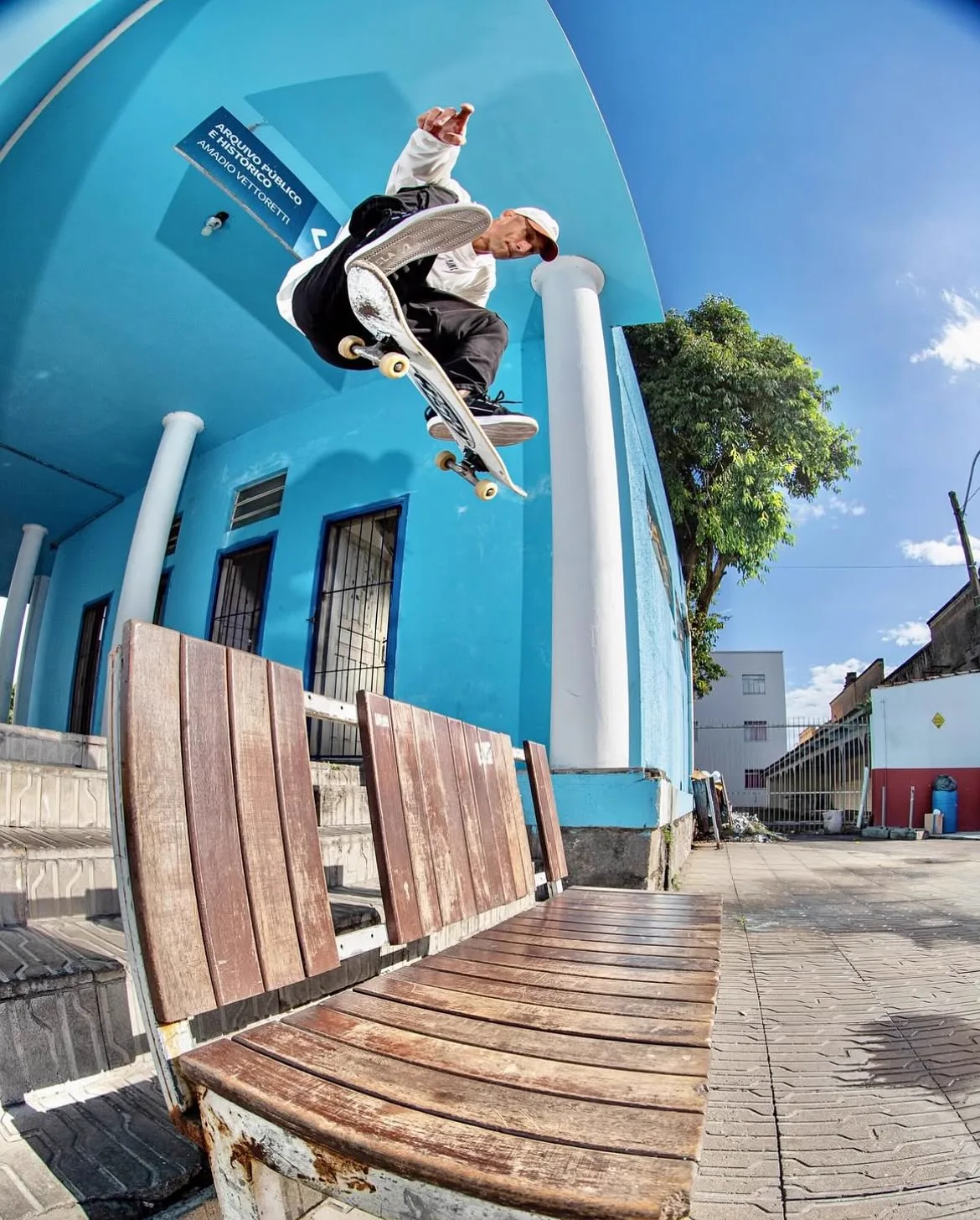 Manobra autêntica de skate em Toledo - Cultura Blessd Skateshop